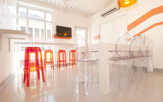 Wave Hotel & Cafe