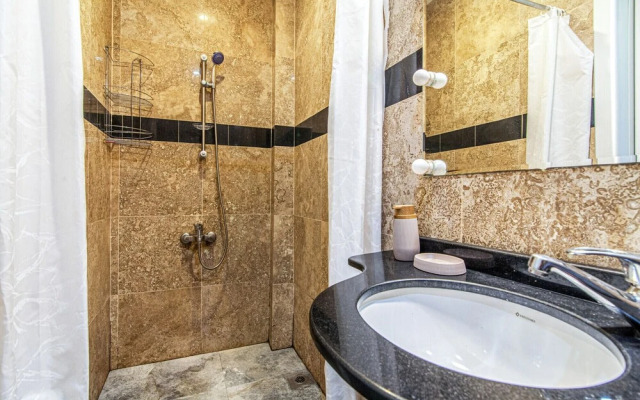 Vibrant Flat With Excellent Location in Beyoglu