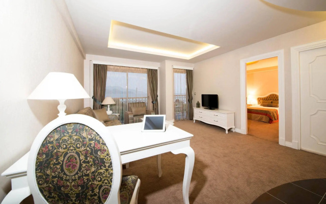 Define Beach Suites