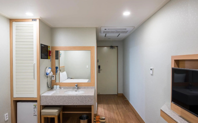 Jeju Robero Hotel