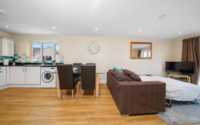London Heathrow Living Serviced Apartments- Apt 12