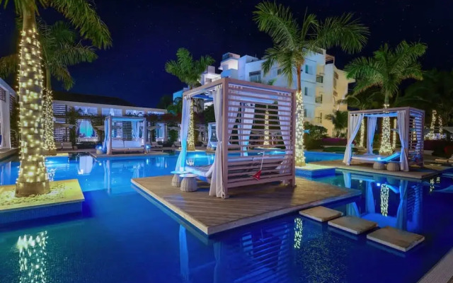 Oceanfront Penthouse Hot Tub Daily Cabana