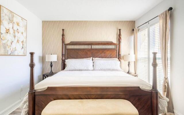 Shine and bright apartment with lake view