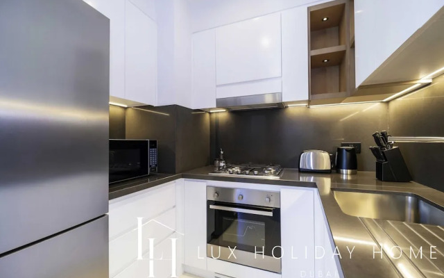 LUX  The Vida Marina Residence 3