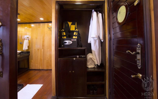 Hera Grand Luxury Cruises Halong