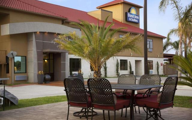 Days Inn & Suites by Wyndham Houston North-Spring