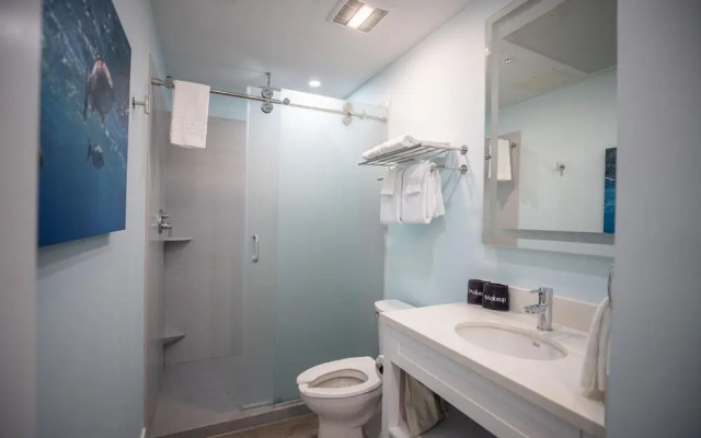 Sugarloaf Key Hotel at KOA Resort