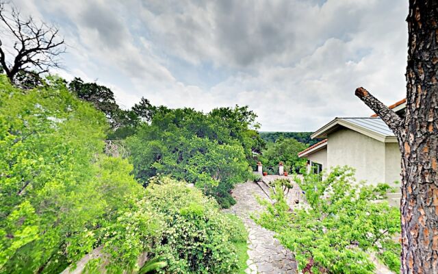 7BR 5 5BA Spicewood Sanctuary by RedAwning