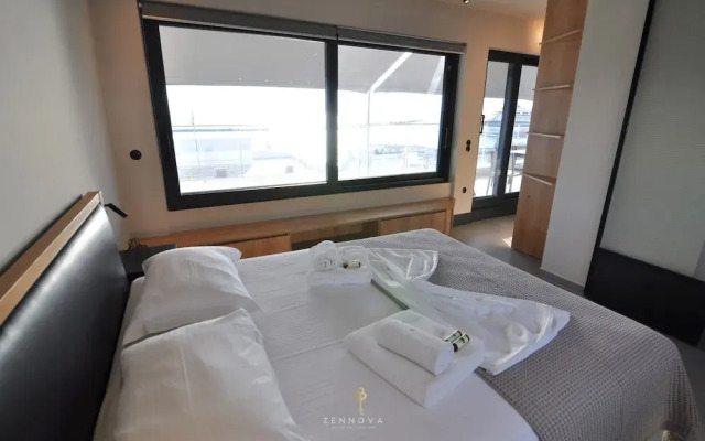 Nero Luxury Flat by Zennova