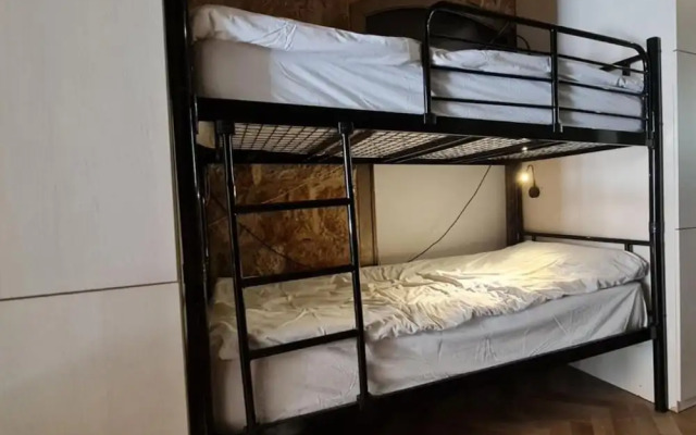 Capsule & Dormitory Space-X