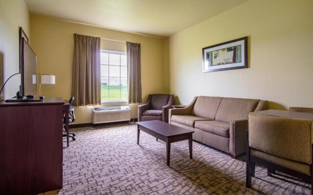 Cobblestone Hotel & Suites - Hutchinson