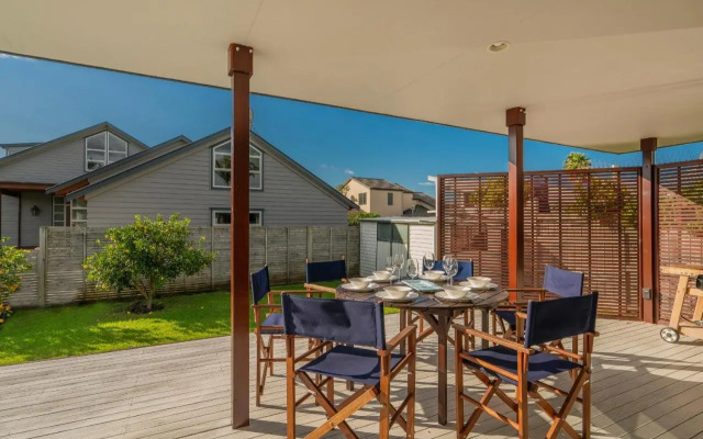 Sunlight Bach - Whitianga Holiday Home