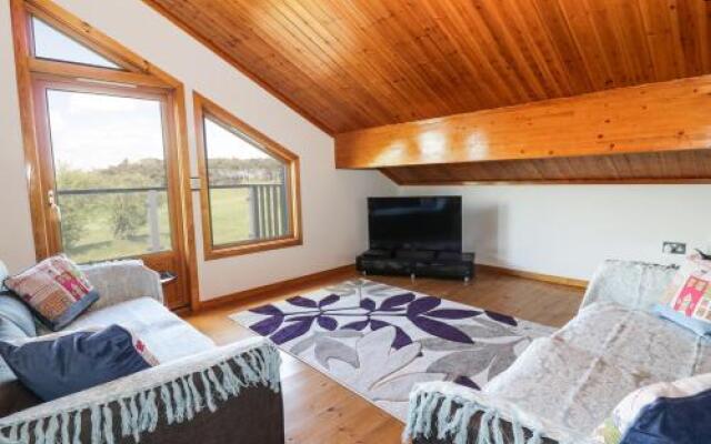 4 Fairway Lakes Village