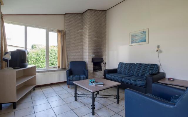 Detached Bungalow, in a Holiday Park Within Walking Distance of the Beach