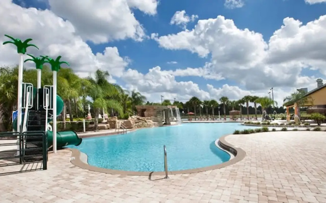 Paradise Palms 8876