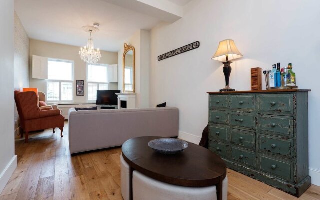 Veeve - Wimbledon Retreat