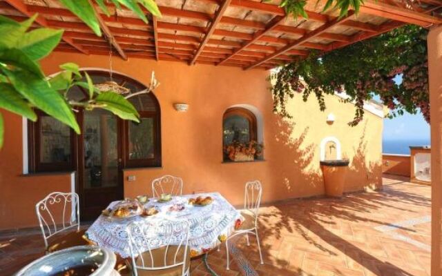 Casa Mastro Apartments