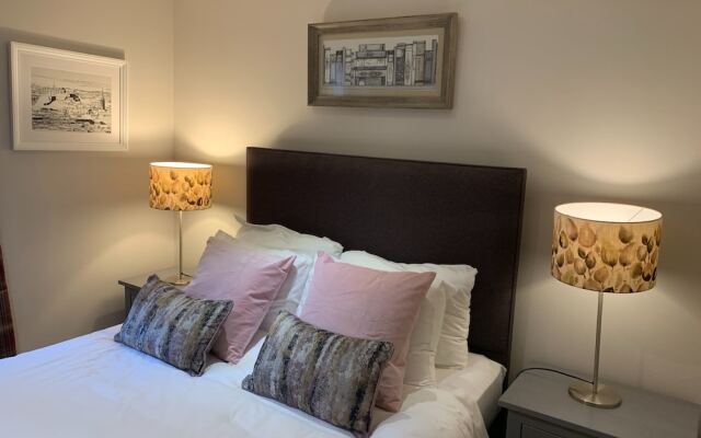 Bright, Modern Apartment - Royal Mile