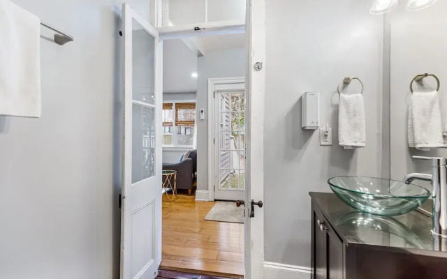 Spacious Apartment Downtown