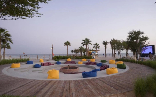 Bab Al Nojoum Hudayriyat Villas