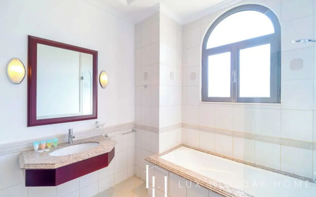 LUX Holiday Home - Frond E 1