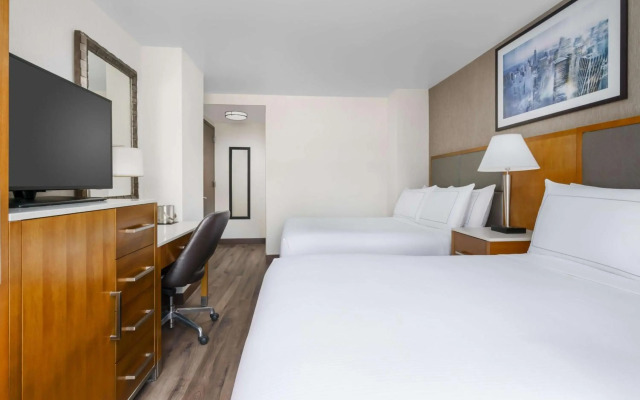 GreenTree Inn & Suites Phoenix Sky Harbor