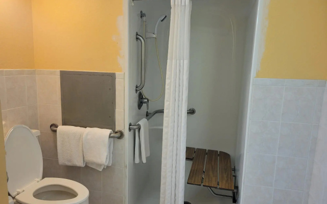 Days Inn by Wyndham Alexandria South