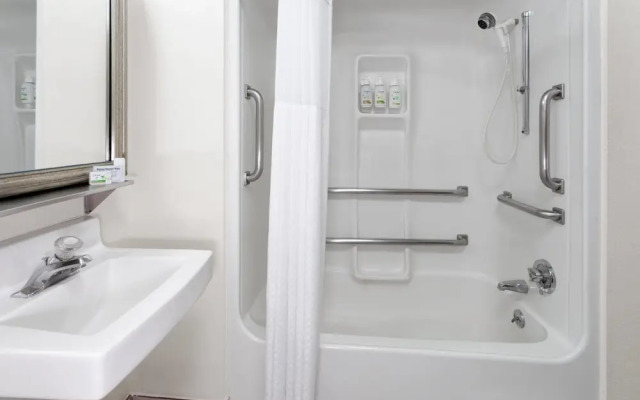 Baymont Inn and Suites Green Bay