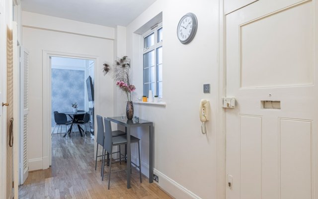 Charming 2 Bedroom Flat in Kensington High Street