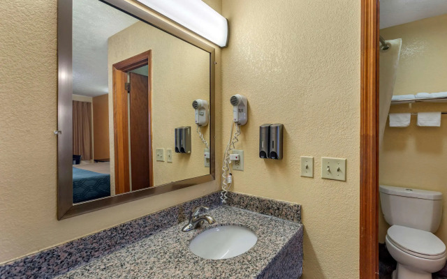 Econo Lodge North