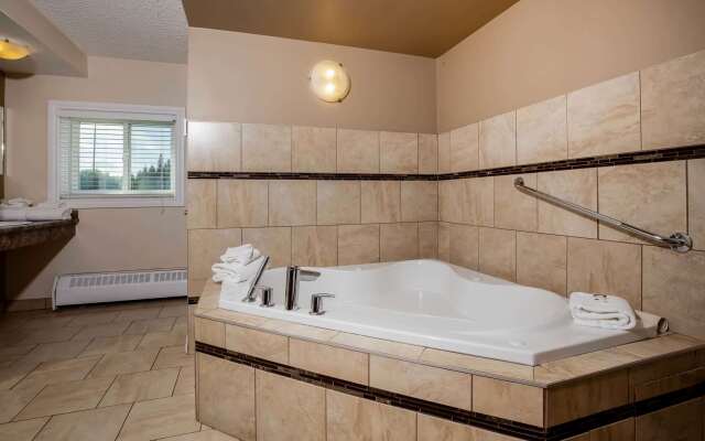 Super 8 by Wyndham Smoky Lake