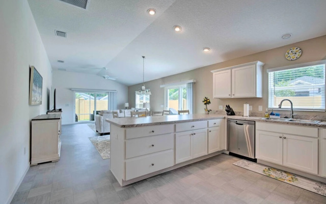 Open-concept Wildwood Home w/ Lanai & Yard!