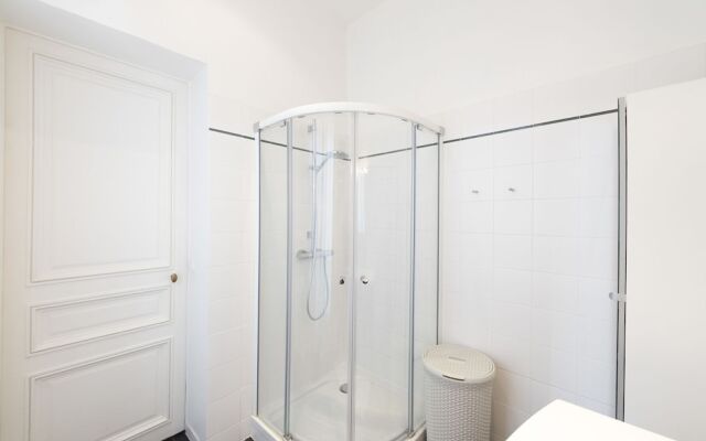 Duplex Near Trocadero