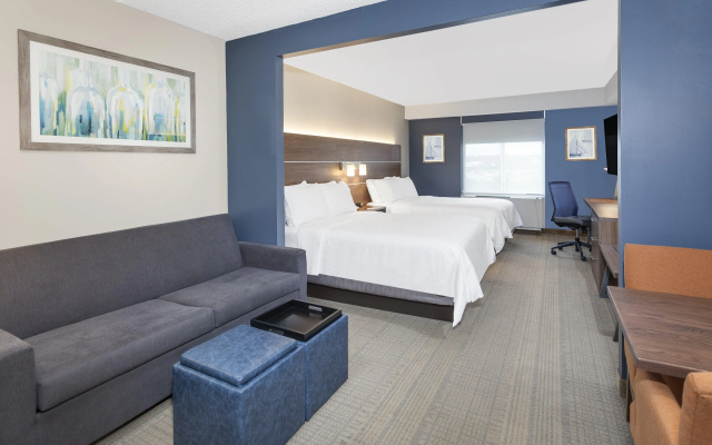 Holiday Inn Express & Suites Riverhead - Long Island by IHG