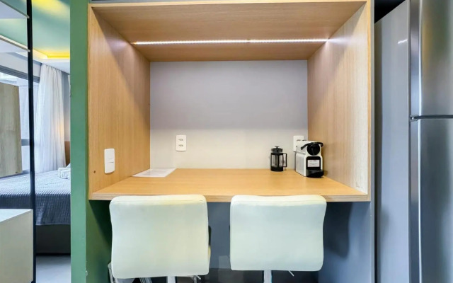 Studio novíssimo, completo e muito bem localizado