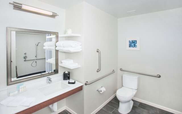 Hampton Inn & Suites LAX El Segundo