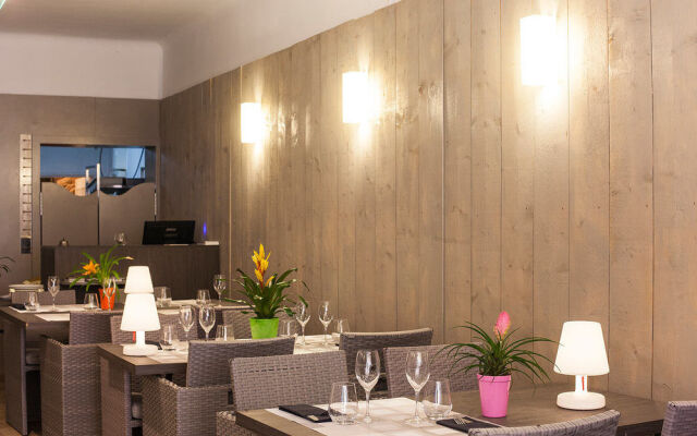 Hôtel Restaurant lArbre de Mai