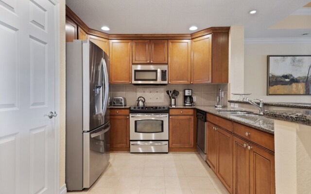 Rvh_323r Classic 3 Bedroom Condo