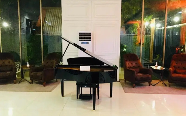 T E L E By Summerset Continental Hotel