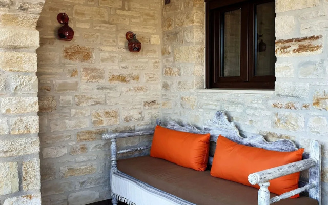 Luxurious Villa With Private Pool, Near a Couple of Restaurants & Sandy Beach
