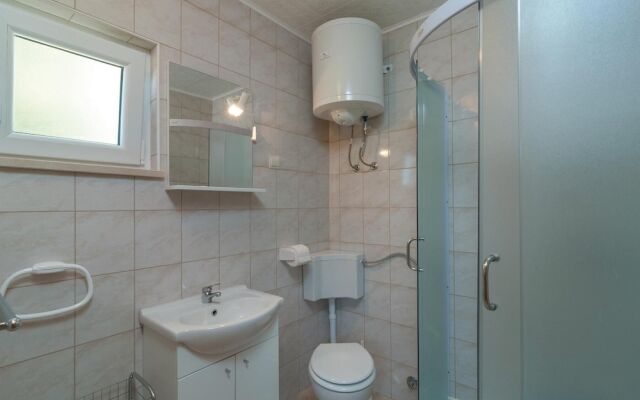 Stunning Home in Supetar With Jacuzzi, Wifi and 4 Bedrooms