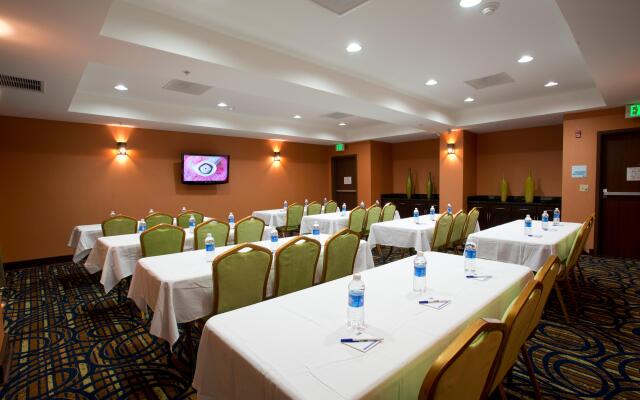Holiday Inn Express & Suites Morrilton by IHG
