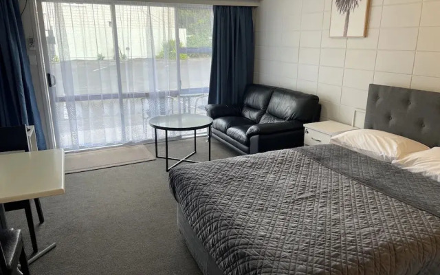 Aaron Court Motel
