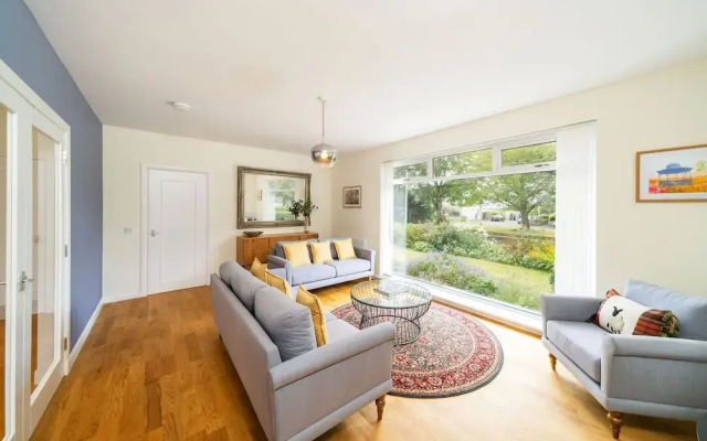 Newhall Gardens - Botanical Bliss
