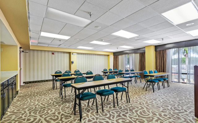 Holiday Inn St. Petersburg West by IHG