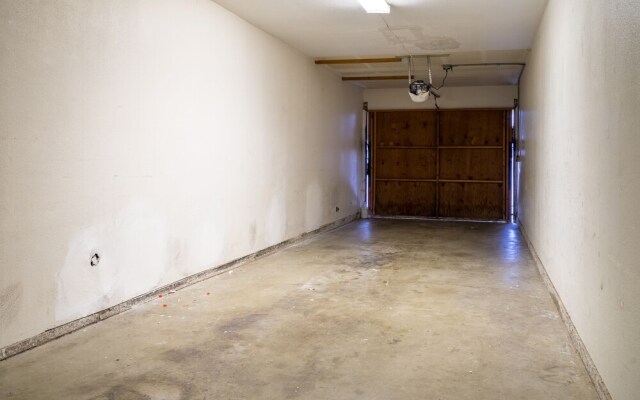 WanderJaunt | Emerald St Townhomes
