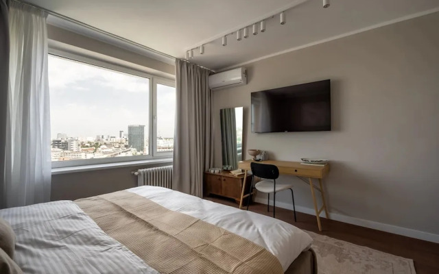 Views of all the Palaces 2BR Stunner