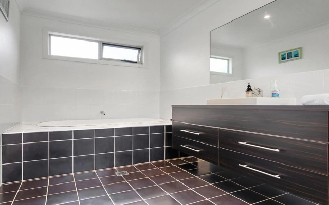 Sunshine Beach House-25 Metre Walk To The Beach