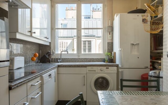 Character in Barbes Rochechouart