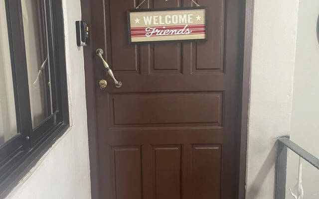 Luxurious Central Apt / 5 min from the Airport